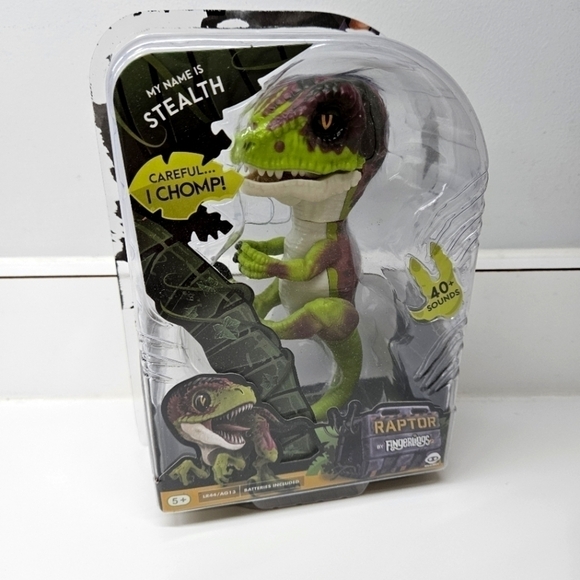 NEW Fingerlings Untamed Raptor Dinosaurs Stealth Interactive Toy 40+ Sounds - Picture 1 of 6